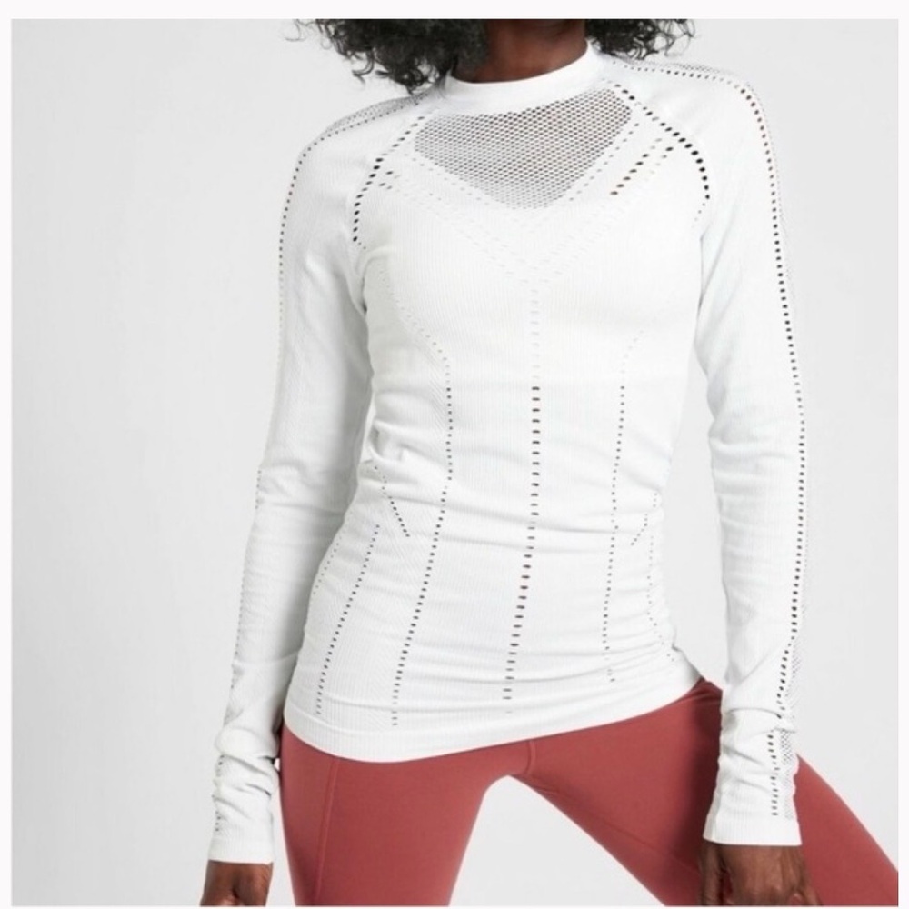 Athleta Oxygen Long Sleeve Workout Top Size Medium White Athleisure Pilates